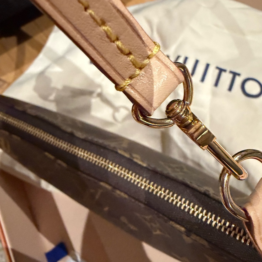 Louis Vuitton Monogram pochette - Picture 2 of 11